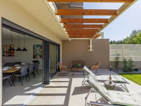 Villa Avona, maison moderne avec piscine chauffée à Tar : photo 4