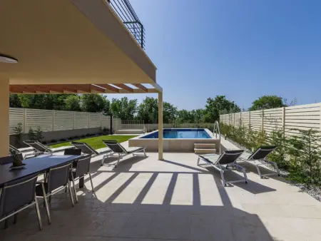 Villa Avona, maison moderne avec piscine chauffée à Tar : photo 7