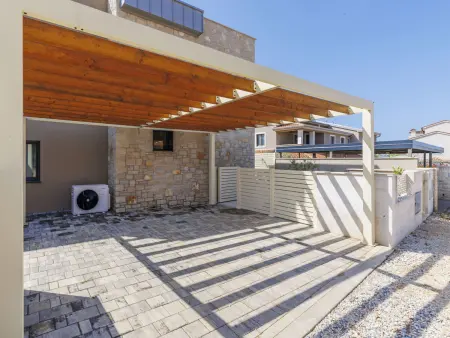 Villa Avona, maison moderne avec piscine chauffée à Tar : photo 9
