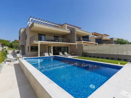 Villa Avona, maison moderne avec piscine chauffée à Tar : photo 11