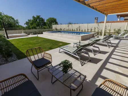 Villa Avona, maison moderne avec piscine chauffée à Tar : photo 12