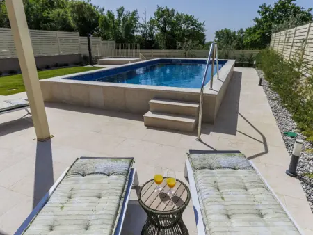 Villa Avona, maison moderne avec piscine chauffée à Tar : photo 31