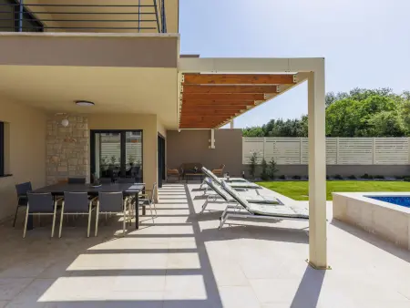 Villa Avona, maison moderne avec piscine chauffée à Tar : photo 32