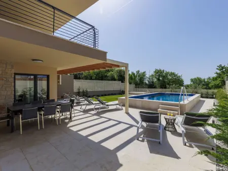 Villa Avona, maison moderne avec piscine chauffée à Tar : photo 34