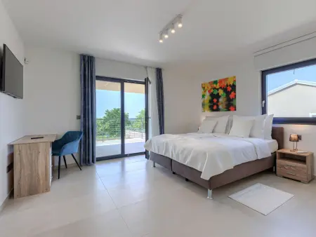 Villa Avona, maison moderne avec piscine chauffée à Tar : photo 45