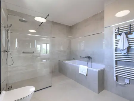 Villa Avona, maison moderne avec piscine chauffée à Tar : photo 53