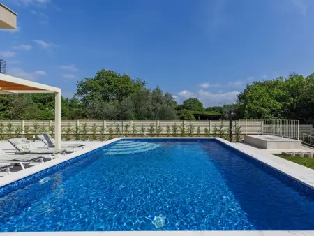 Villa Delora : maison moderne avec piscine chauffée à Tar : photo 3