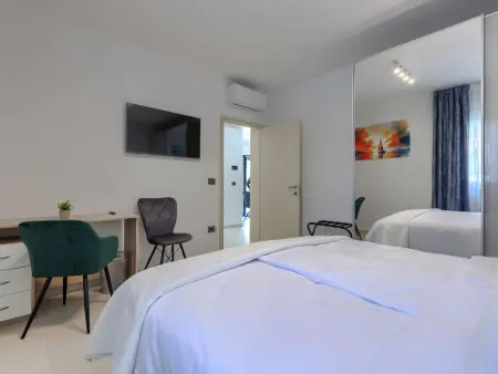 Villa Delora : maison moderne avec piscine chauffée à Tar : photo 11