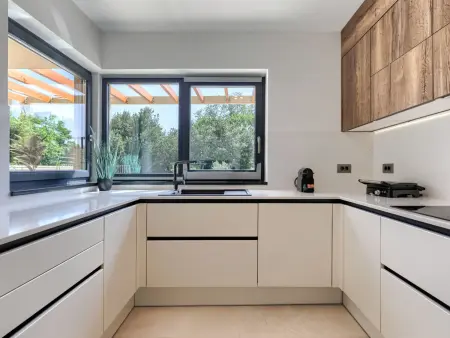 Villa Delora : maison moderne avec piscine chauffée à Tar : photo 16