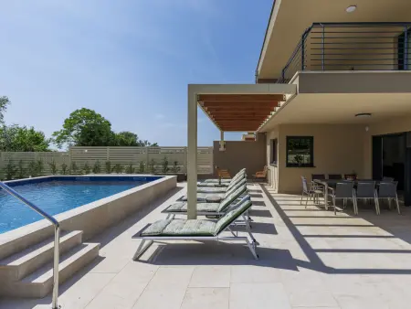 Villa Delora : maison moderne avec piscine chauffée à Tar : photo 28