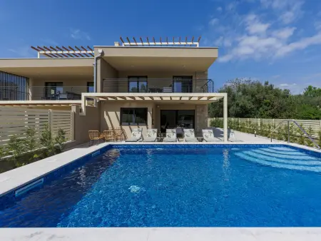 Villa Delora : maison moderne avec piscine chauffée à Tar : photo 37