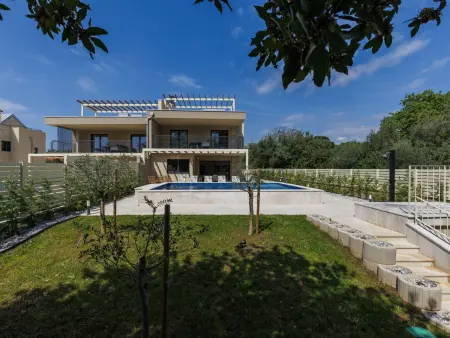Villa Delora : maison moderne avec piscine chauffée à Tar : photo 38