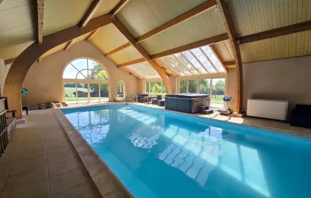 Maison 1 chambre avec piscine couverte à Avèze : photo 2