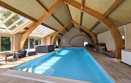 Maison 1 chambre avec piscine couverte à Avèze : photo 8