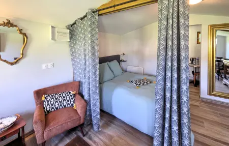 Maison 1 chambre avec piscine couverte à Avèze : photo 11