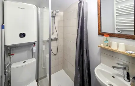 Maison 1 chambre avec piscine couverte à Avèze : photo 12