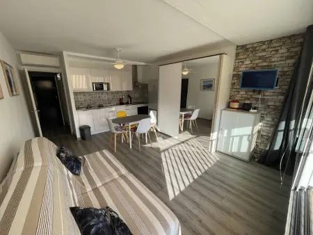 Studio cabine rénové face au port de Saint-Cyprien : photo 3