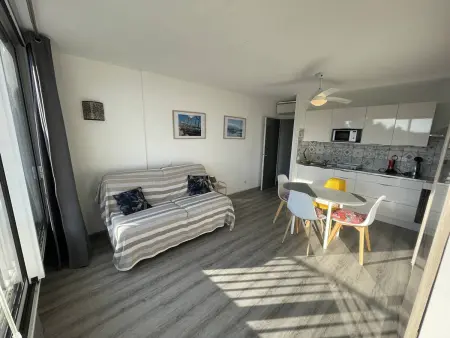 Studio cabine rénové face au port de Saint-Cyprien : photo 4