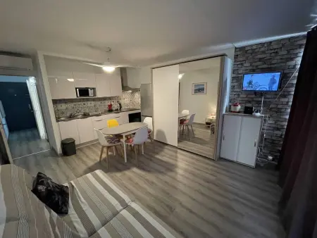 Studio cabine rénové face au port de Saint-Cyprien : photo 17