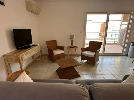 Appartement 67 m² climatisé, terrasse, près du port : photo 5