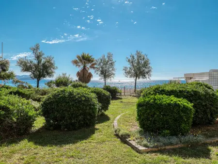 T3 climatisé vue mer - Plage au pied de l'immeuble : photo 19