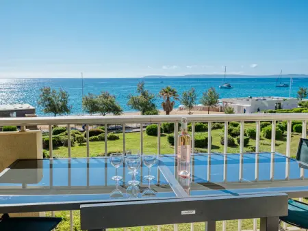 T3 climatisé vue mer - Plage au pied de l'immeuble : photo 25