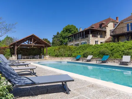 Location villa à Rouffilhac, Villa spacieuse, piscine privée - 12 pers.