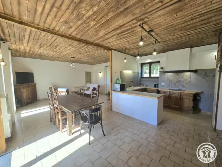 Gîte plain-pied Périgord, terrasse vue campagne, parking : photo 4