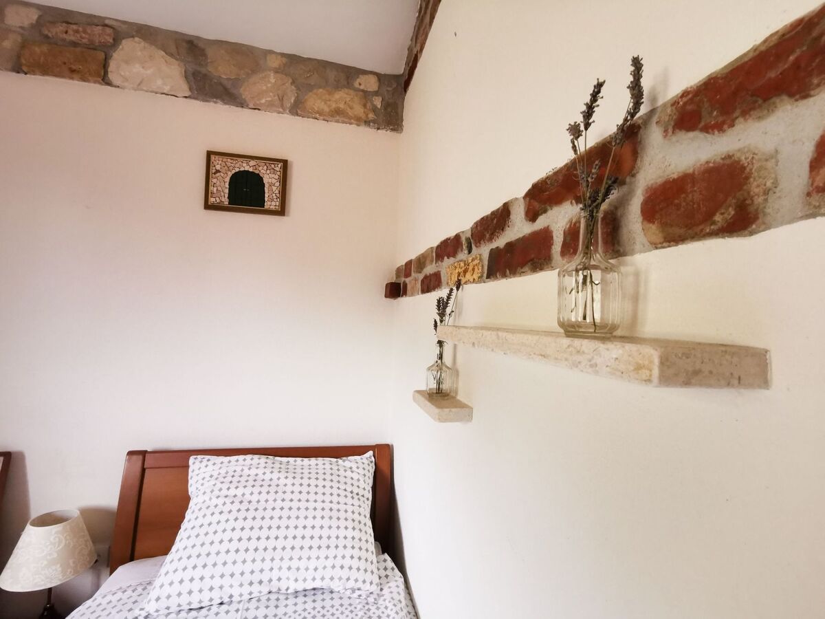 Maison Angelo en pierre avec piscine privée à Kaštel Lukšić - Photo 26
