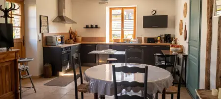 Maison avec jardin clos et terrasse à Lévigny, 1 chambre : photo 3