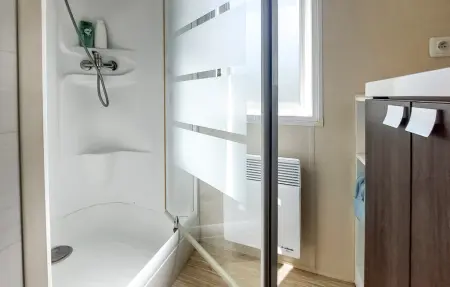 Mobil-home 6 pers. piscine chauffée au bord de l'étang : photo 5