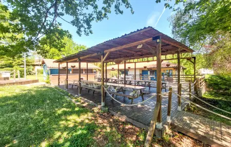 Mobil-home 6 pers. piscine chauffée au bord de l'étang : photo 8