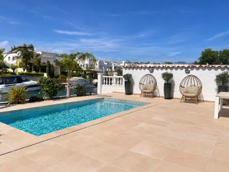 Villa canal avec piscine privée et amarrage – 8 pers. : photo 2