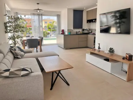 Villa canal avec piscine privée et amarrage – 8 pers. : photo 3