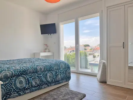 Villa canal avec piscine privée et amarrage – 8 pers. : photo 16