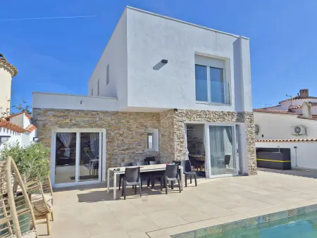 Villa canal avec piscine privée et amarrage – 8 pers. : photo 24