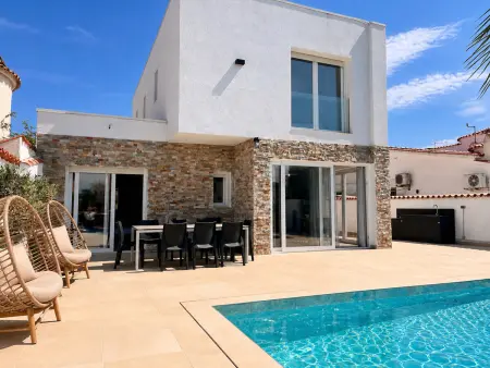 Villa canal avec piscine privée et amarrage – 8 pers. : photo 27