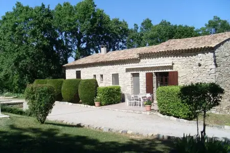 Location villa à Vachères, Villa avec piscine privée à Vachères, 130 m²