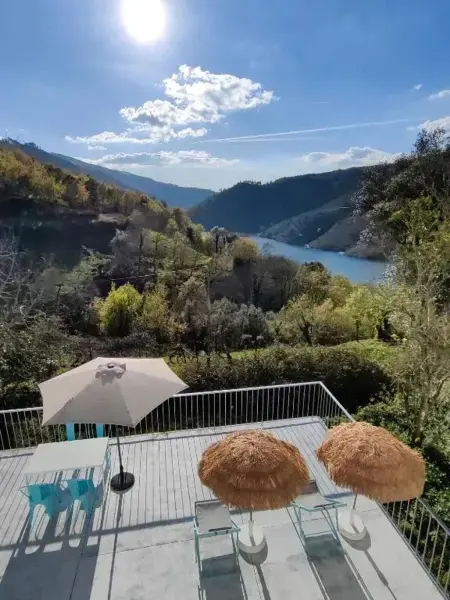 Maison avec vue sur le lac et terrasse privée à Ruivães : photo 2