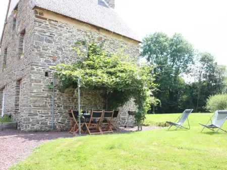 Gîte 6 pers. à Canisy : poêle à pellets, terrain privé : photo 1
