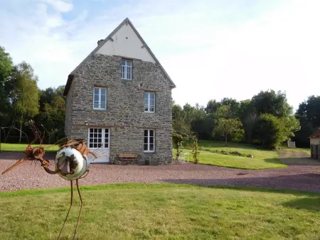 Gîte 6 pers. à Canisy : poêle à pellets, terrain privé : photo 9