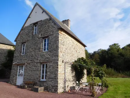 Gîte 6 pers. à Canisy : poêle à pellets, terrain privé : photo 14