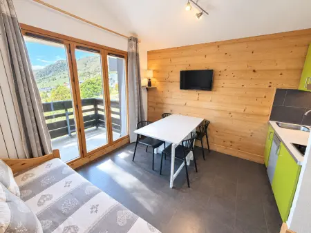 Studio cabine 4 pers aux Menuires, vue vallée et accès ski : photo 1