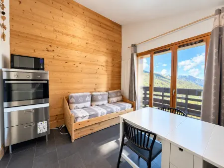 Studio cabine 4 pers aux Menuires, vue vallée et accès ski : photo 2