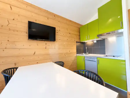 Studio cabine 4 pers aux Menuires, vue vallée et accès ski : photo 4