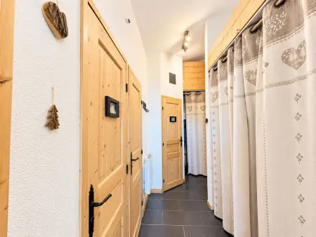 Studio cabine 4 pers aux Menuires, vue vallée et accès ski : photo 6