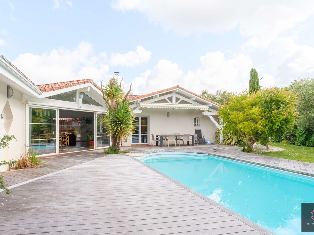 Villa plain-pied 180m² piscine couverte à Biscarrosse - Photo 1
