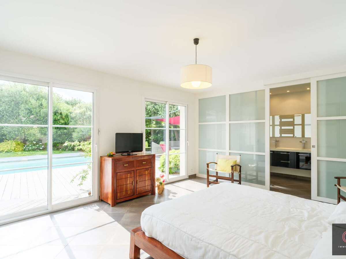 Villa plain-pied 180m² piscine couverte à Biscarrosse - Photo 17
