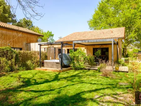 Chalet bois avec jacuzzi et terrain de pétanque à Gastes : photo 2
