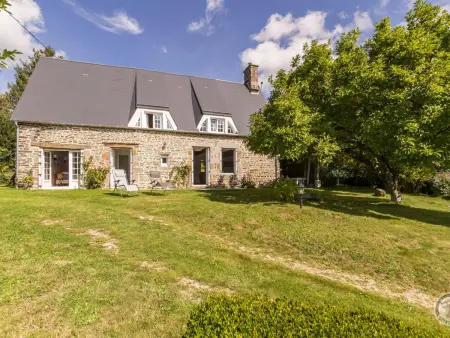 Ancienne chaumière avec jardin à Sourdeval : photo 1